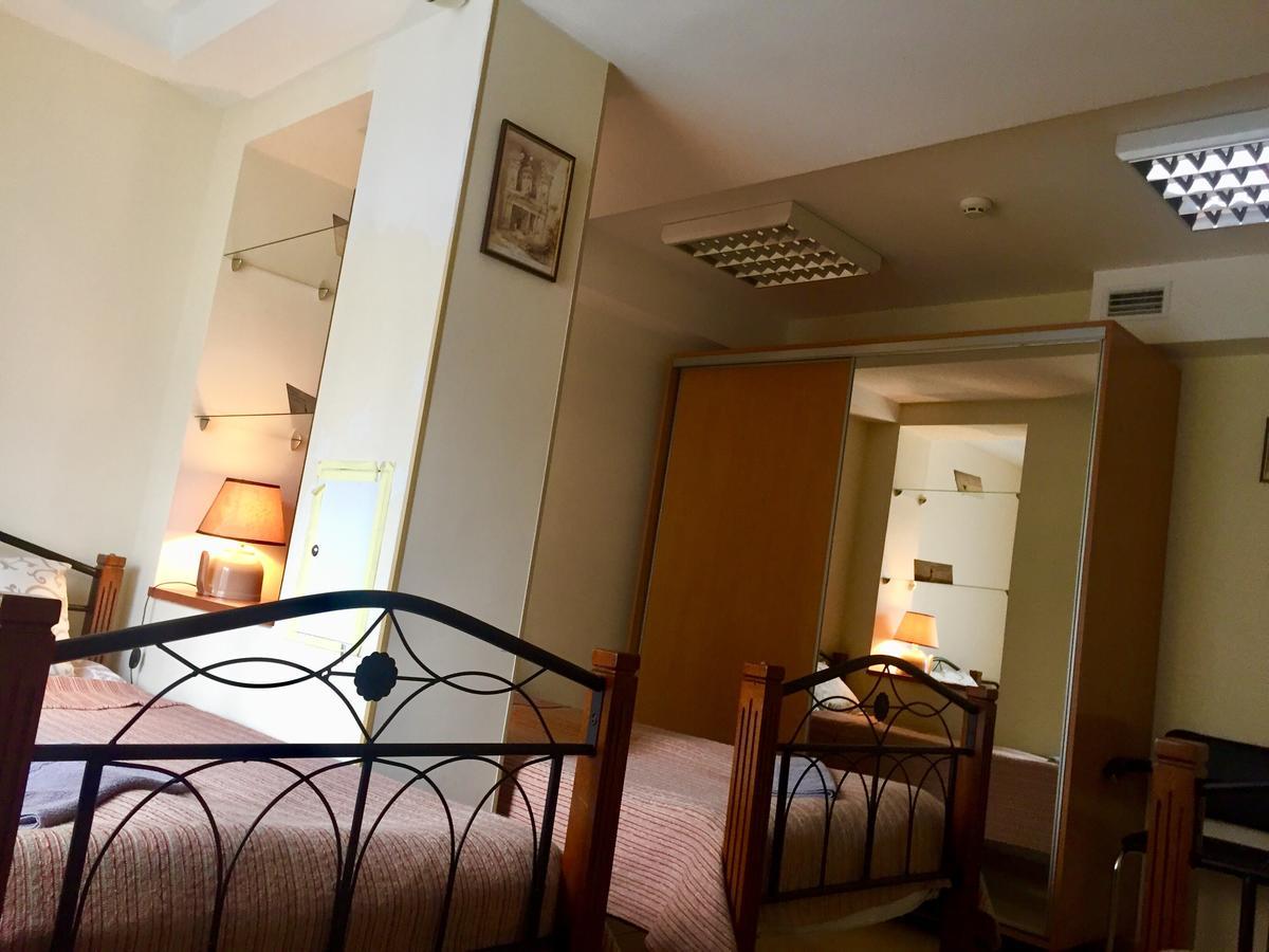 Westend Hostel Kiev Esterno foto